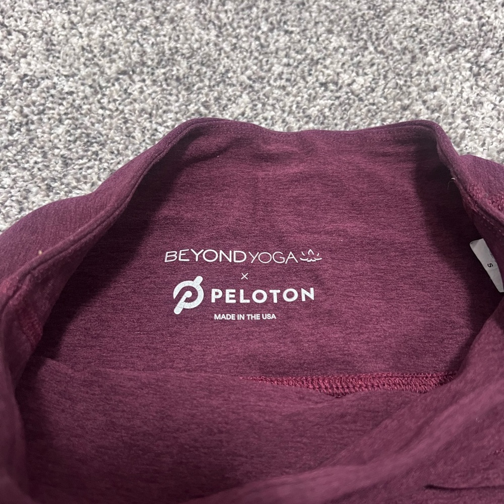 Peloton Navy and Burgundy Leggings - Picture 10 of 12